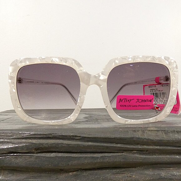 HOST PICK! NWT Betsey Johnson FUN FABULOUS in The Details Square Sunglasses - Picture 10 of 10
